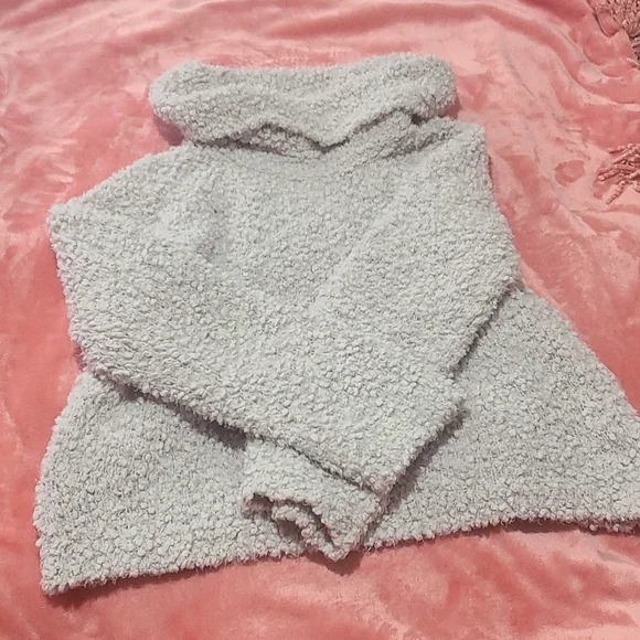 Very Soft Comfortable Turtleneck Sweater. - Picture 3 of 9